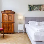 Large Luxury Residence Near Townhall & Votivkirche