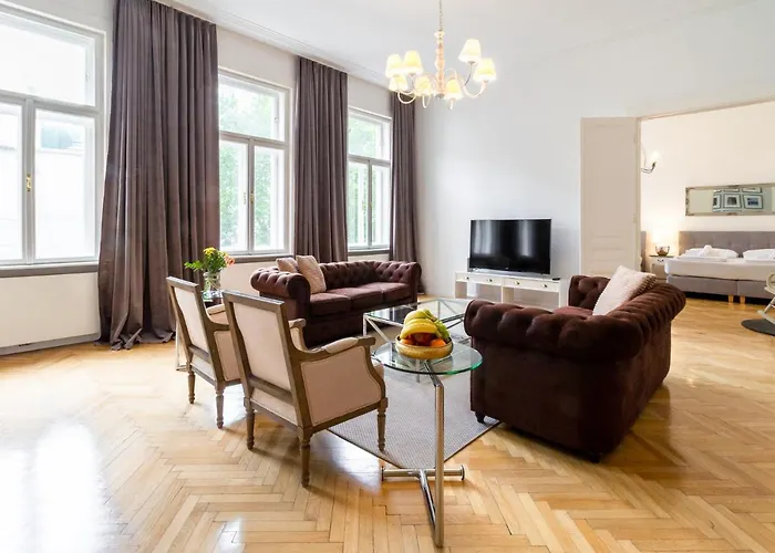 Large Luxury Residence Near Townhall & Votivkirche
