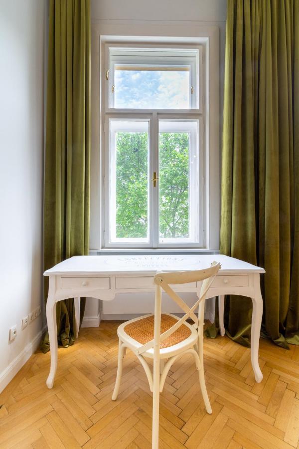 Large Luxury Near Townhall & Votivkirche * Vienna