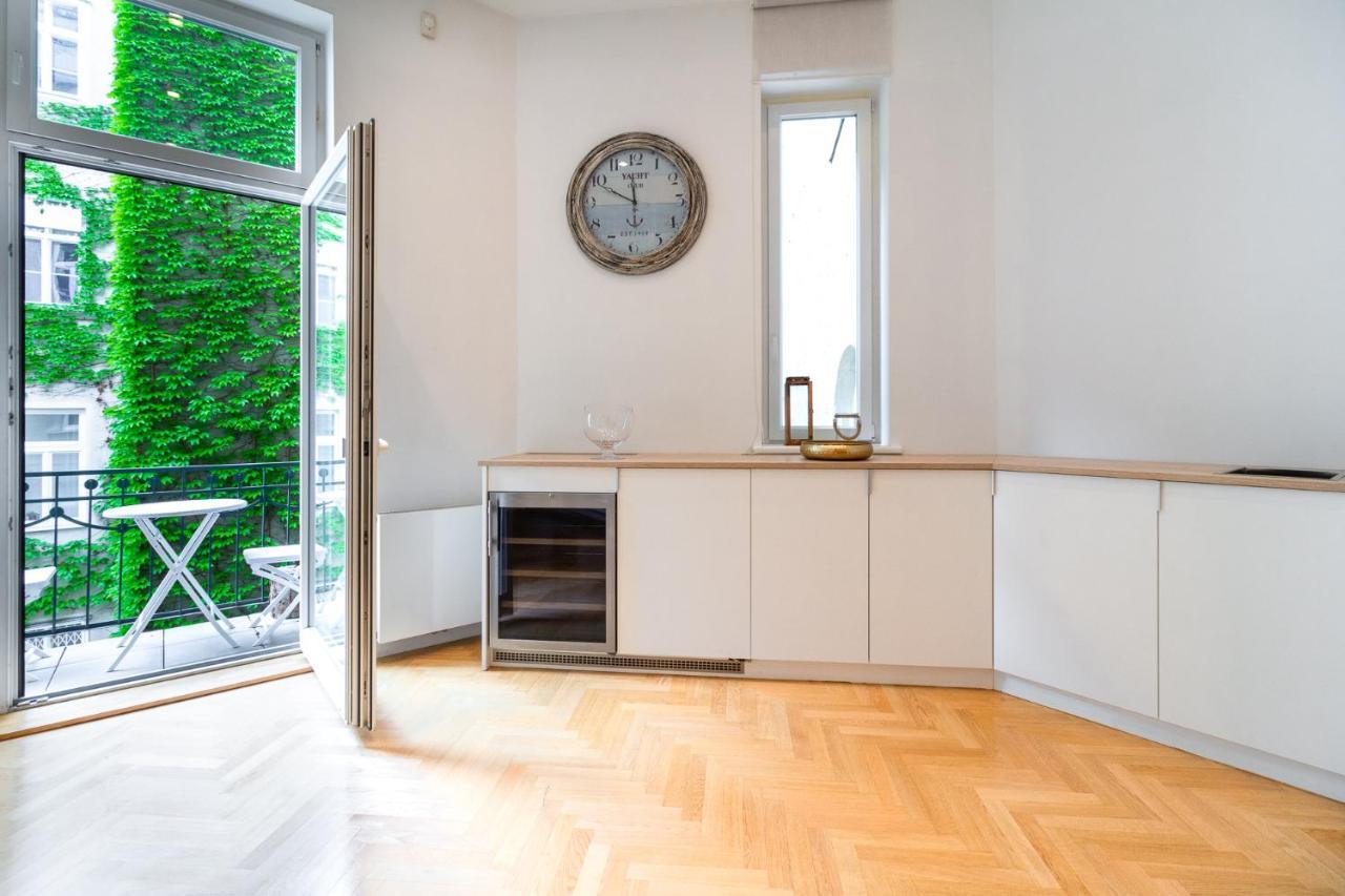 Large Luxury Near Townhall & Votivkirche * Vienna