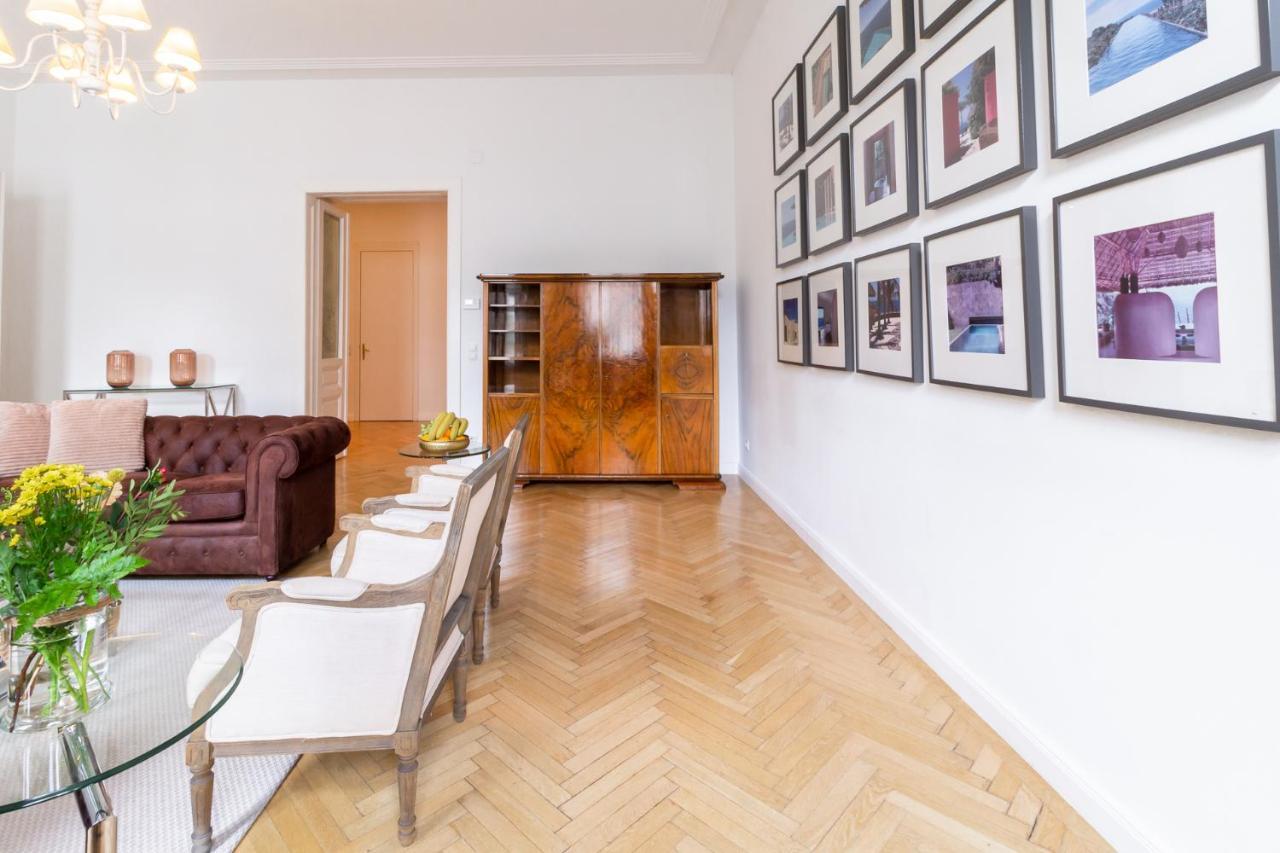 Large Luxury Near Townhall & Votivkirche Appartamento