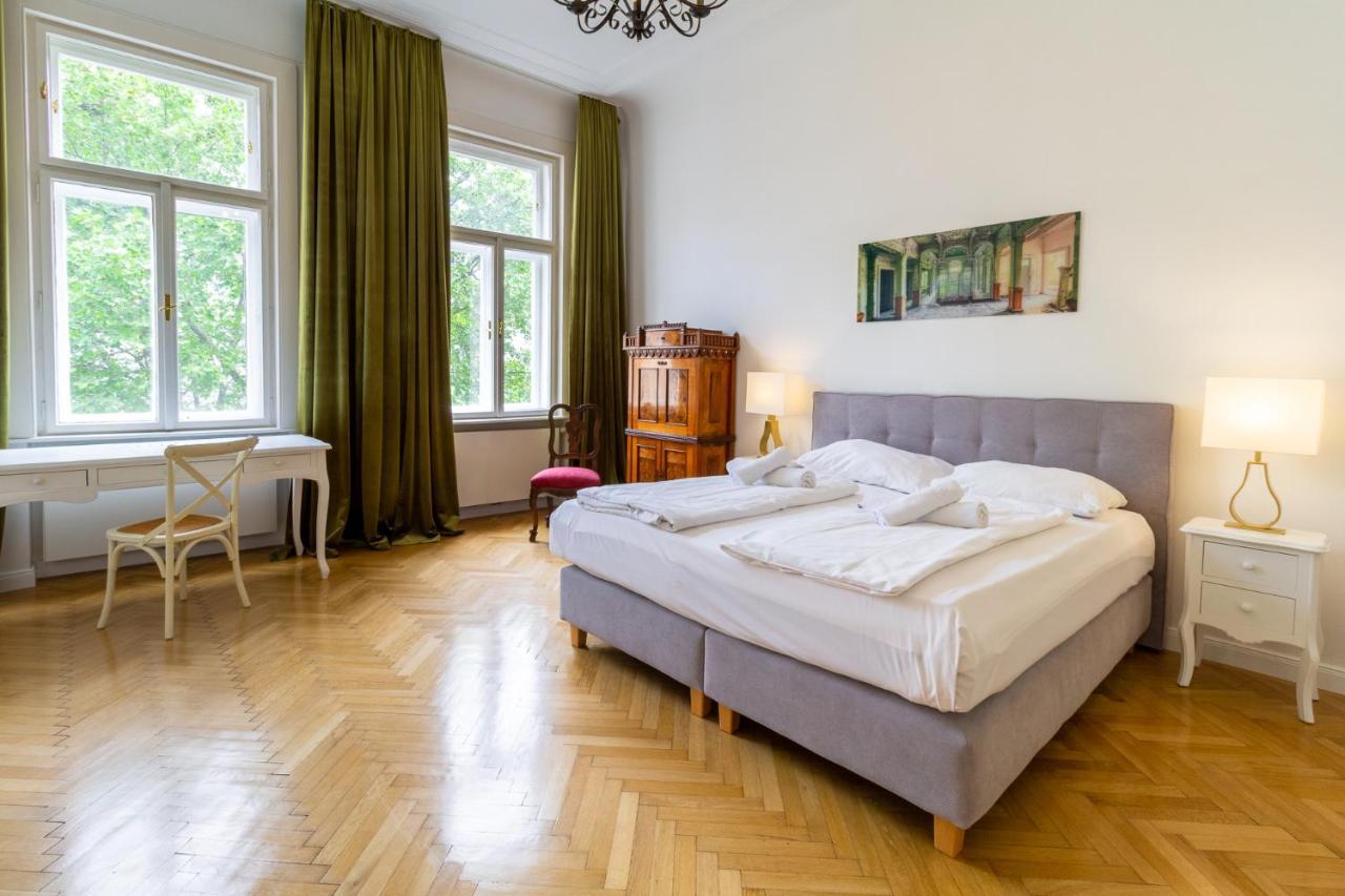 Large Luxury Near Townhall & Votivkirche Appartamento
