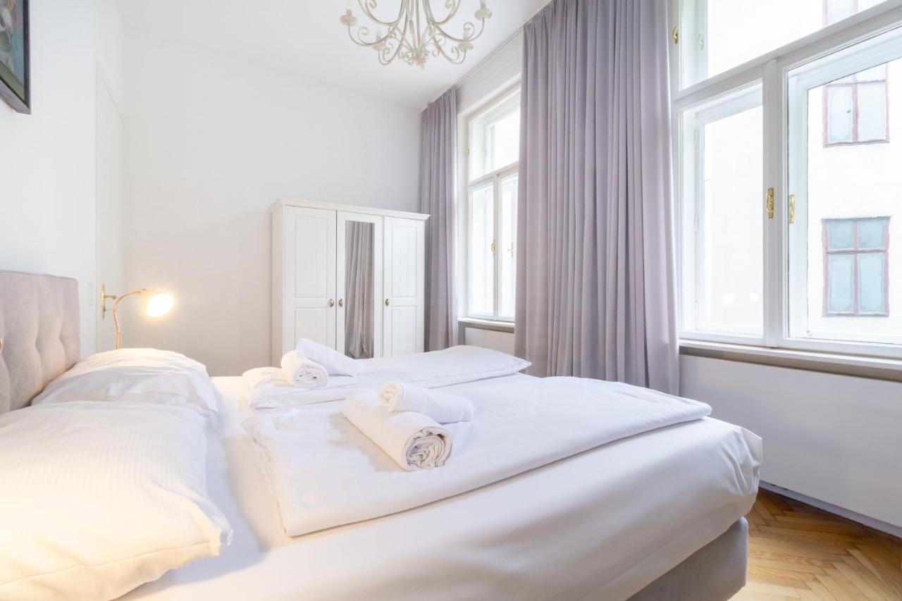 Large Luxury Near Townhall & Votivkirche Appartamento