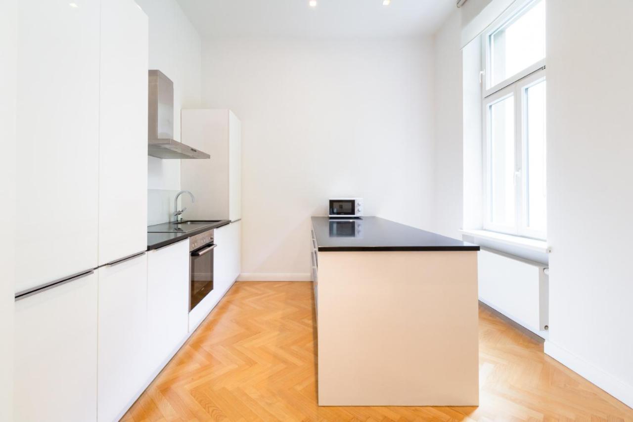 Large Luxury Near Townhall & Votivkirche *